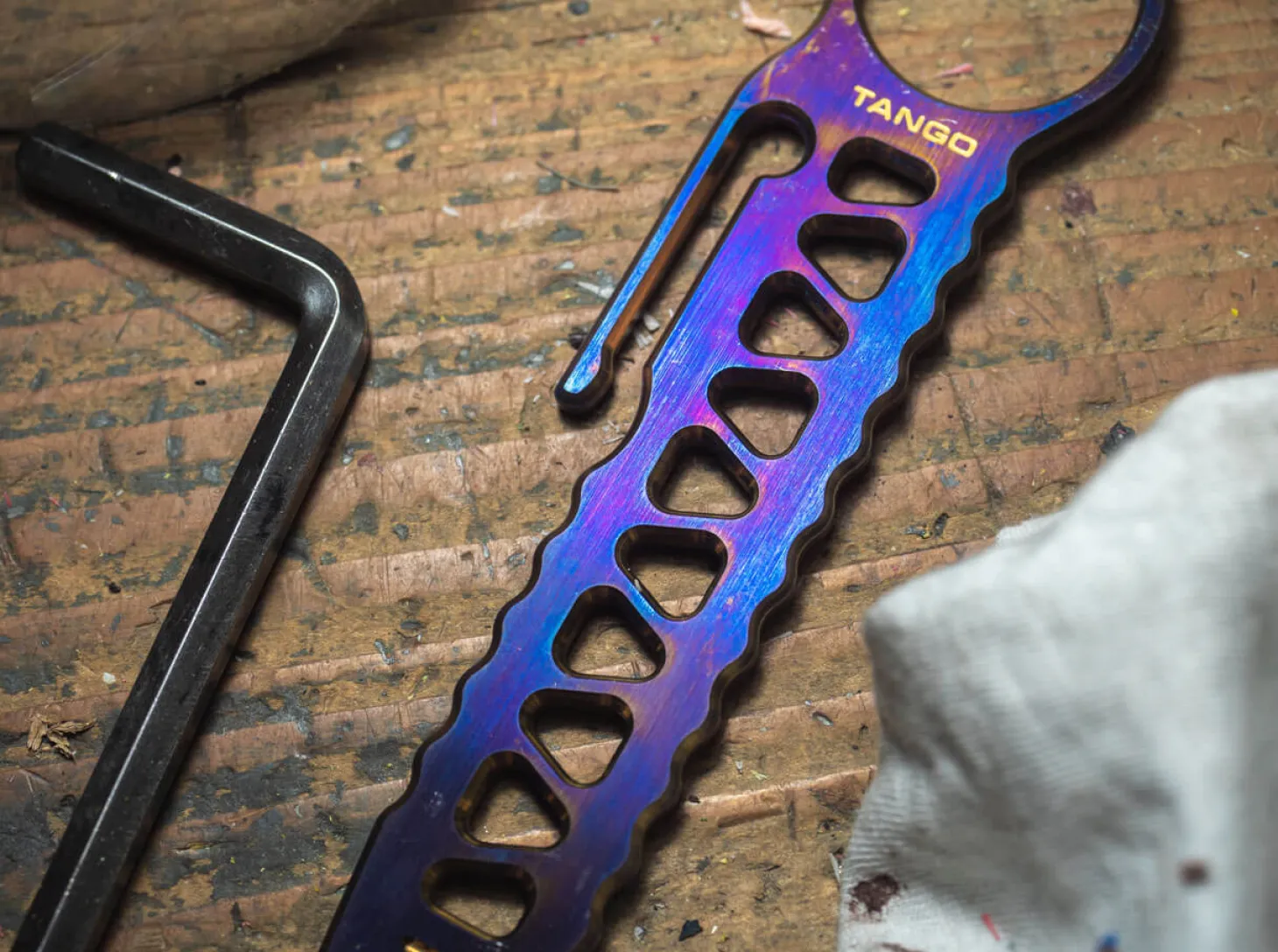 Tango Bar Titanium